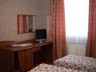 Гостиница Гостевой дом на Зеленом  Екатеринбург Стандартный двухместный номер с 2 отдельными кроватями-2